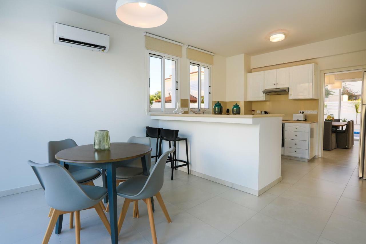 Pernera Family Villas โปรทาราส ภายนอก รูปภาพ
